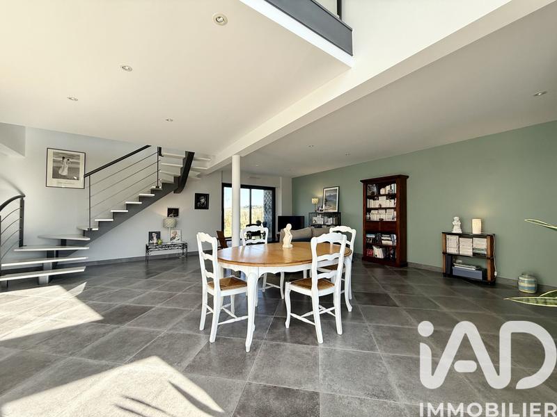 Maison - 274 m² - 12 pièces