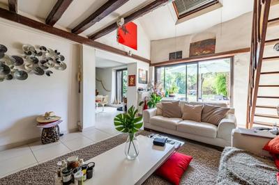 Maison - 207 m² - 8 pièces