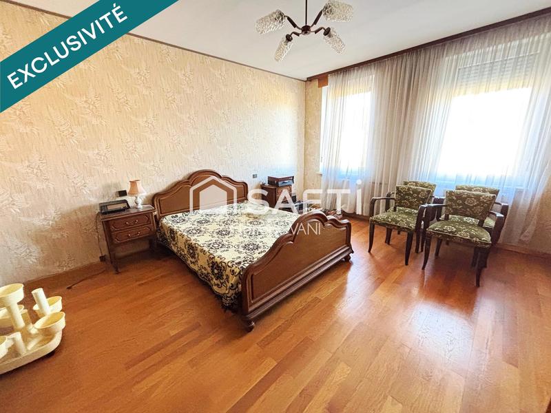 Maison - 214 m² - 10 pièces