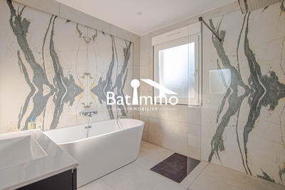 Maison - 137 m² - 6 pièces