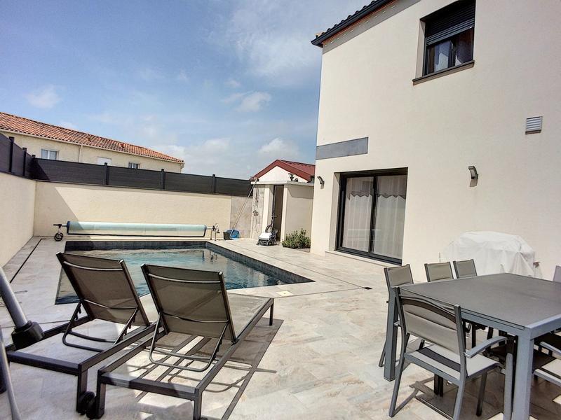 Maison - 274 m² - 12 pièces