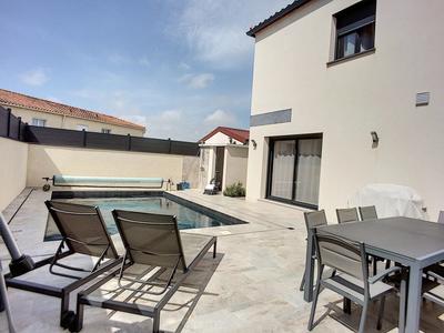 Maison - 274 m² - 12 pièces