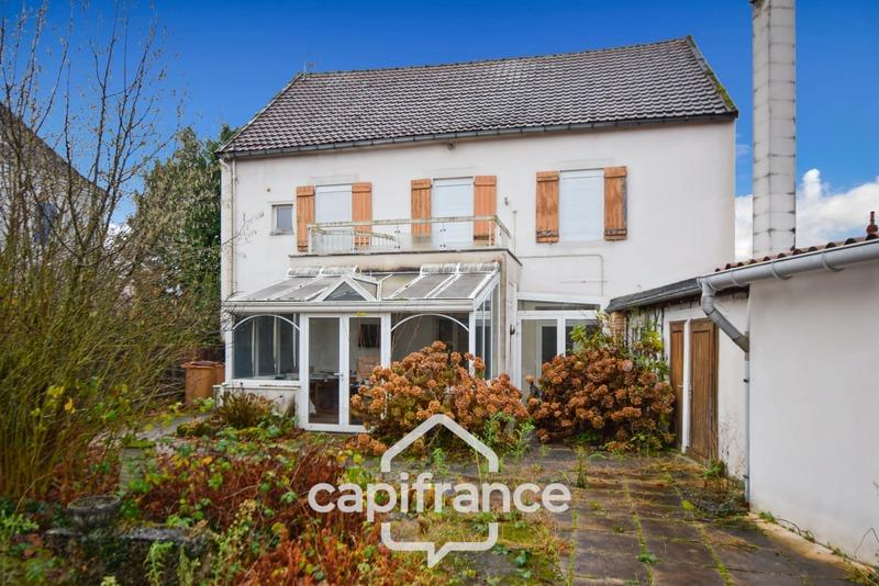 Maison - 233 m² - 12 pièces