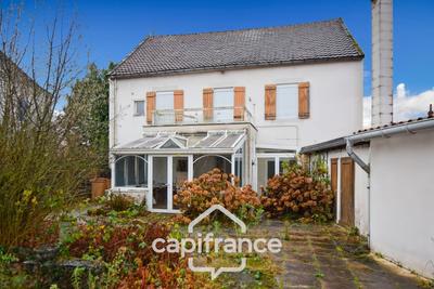 Maison - 233 m² - 12 pièces