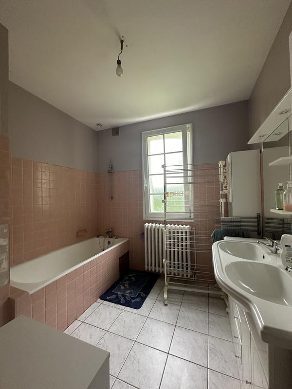 Maison traditionnelle - 165 m² - 9 pièces