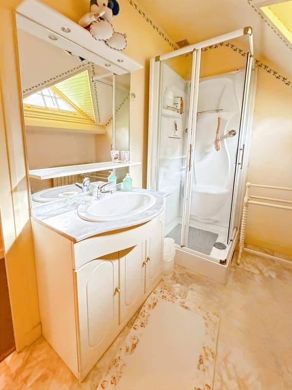 Maison - 180 m² - 8 pièces