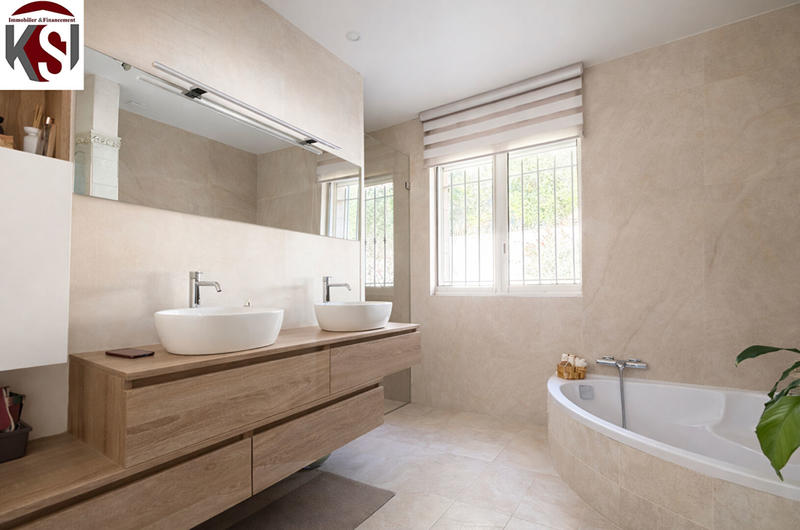 Maison - 277 m² - 12 pièces