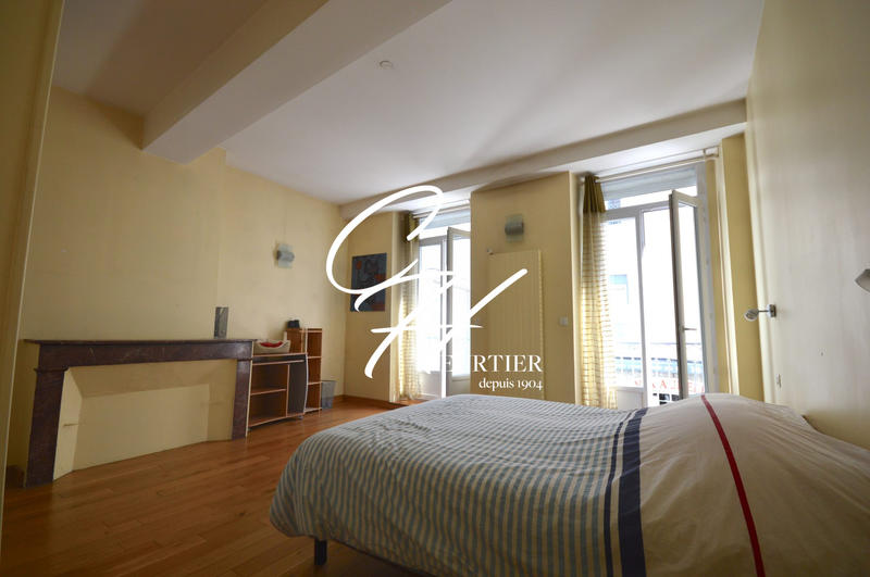 Appartement - 99 m² - 4 pièces