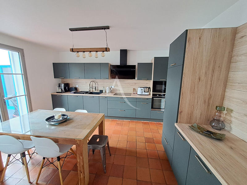 Maison - 223 m² - 7 pièces