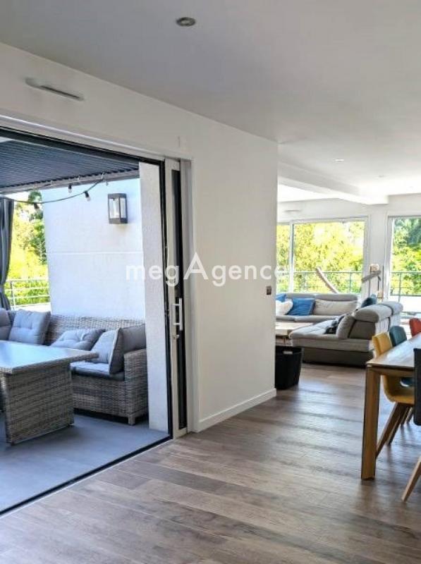 Maison - 220 m² - 7 pièces