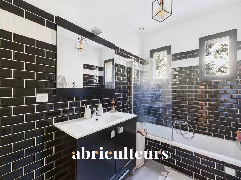 Maison - 252 m² - 8 pièces