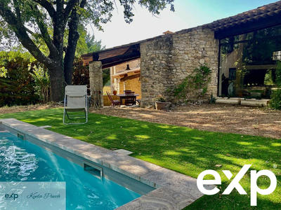 Maison - 259 m² - 7 pièces