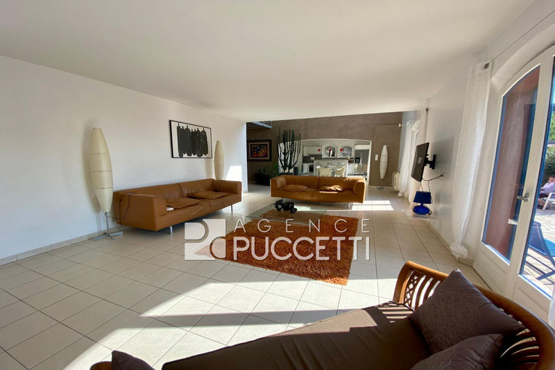 Demeure - 230 m² - 8 pièces