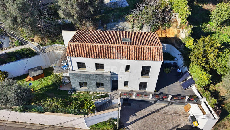 Maison - 140 m² - 5 pièces