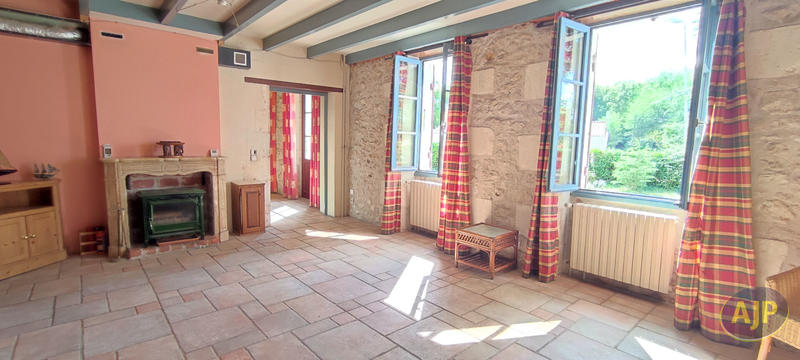 Maison - 236 m² - 7 pièces