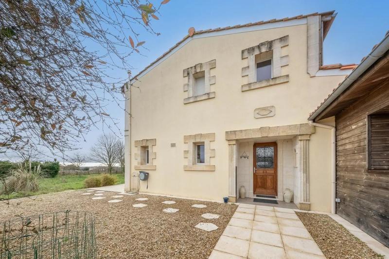 Maison - 364 m² - 9 pièces