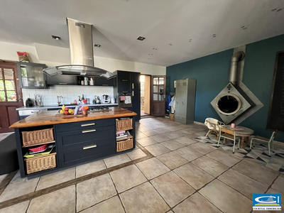 Maison - 202 m² - 7 pièces