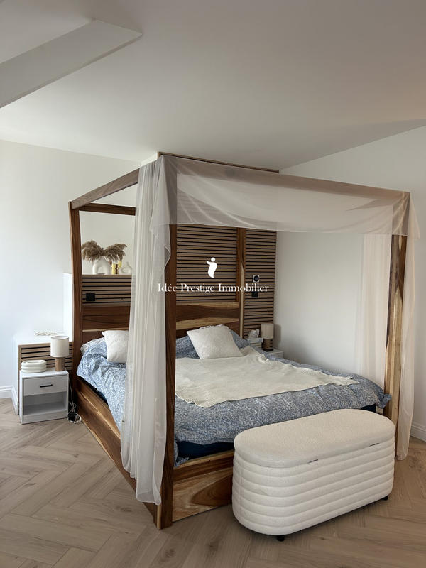 Maison - 443 m² - 12 pièces