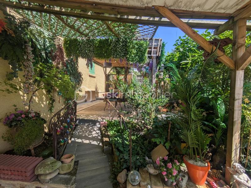 Maison traditionnelle - 186 m² - 8 pièces