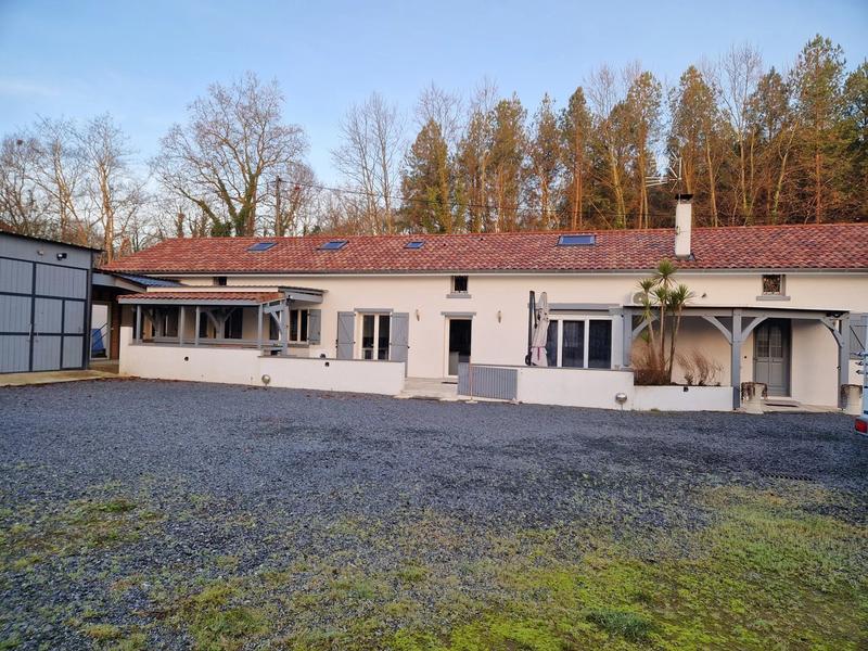 Maison - 214 m² - 7 pièces