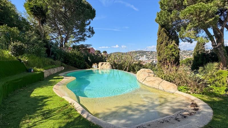 Maison - 201 m² - 7 pièces