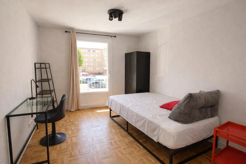 Chambre - 66 m² - 5 pièces