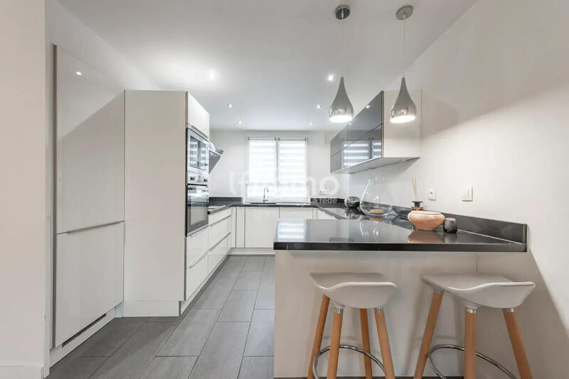 Maison - 111 m² - 6 pièces