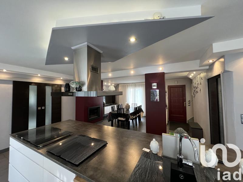 Maison - 200 m² - 10 pièces