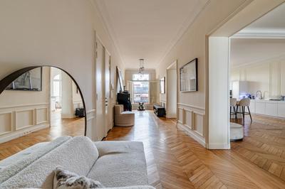 Appartement - 244 m² - 6 pièces