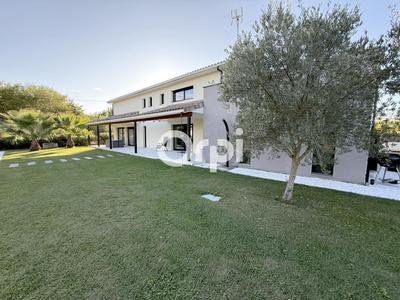 Maison - 290 m² - 5 pièces