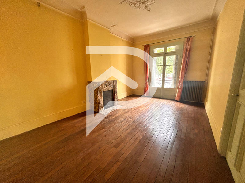 Maison - 290 m² - 12 pièces