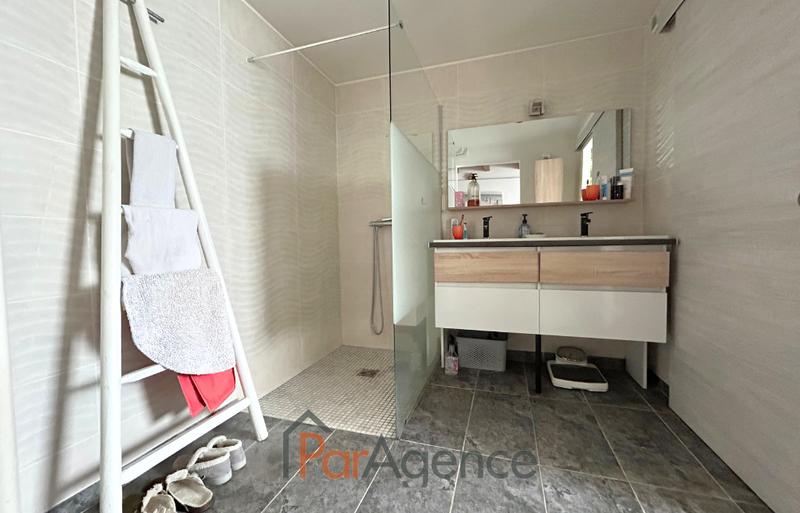 Maison - 247 m² - 9 pièces