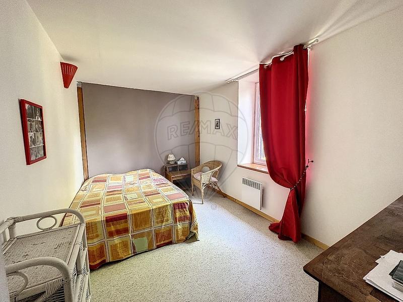 Maison - 223 m² - 7 pièces