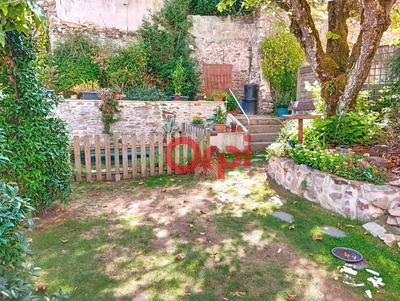 Maison - 242 m² - 9 pièces