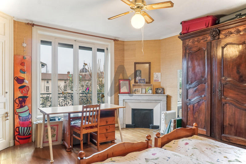 Appartement - 140 m² - 5 pièces