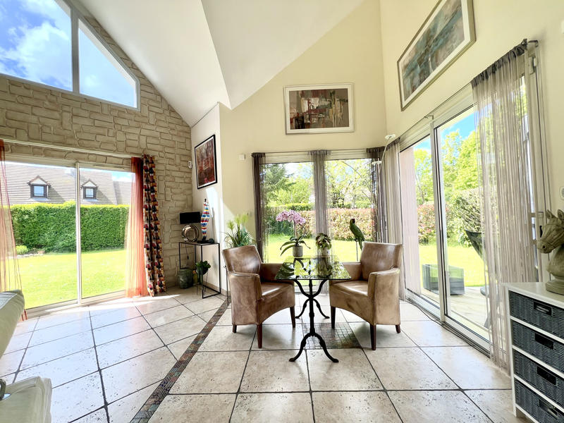 Maison - 221 m² - 8 pièces