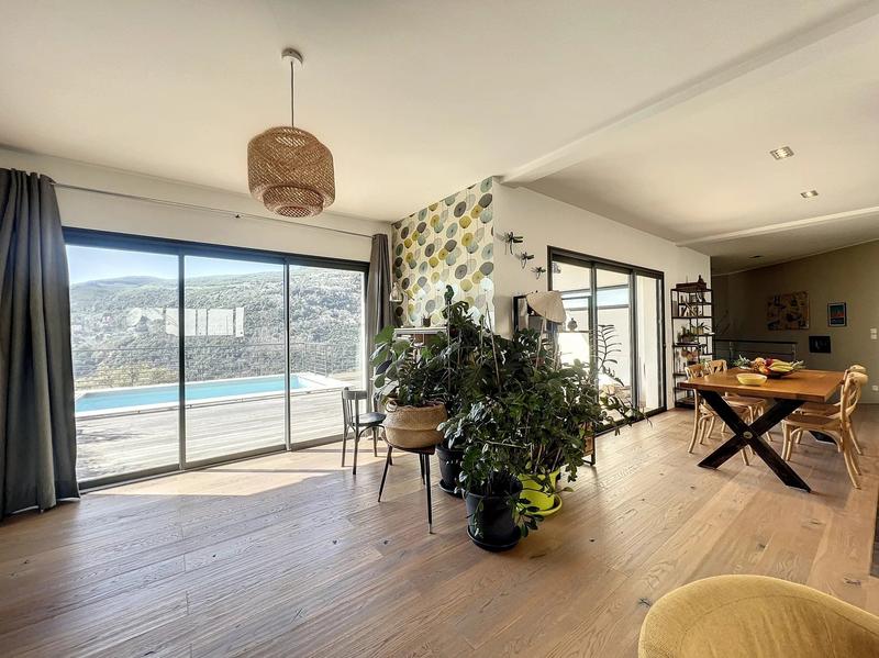 Maison - 195 m² - 5 pièces