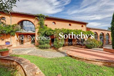 Maison - 560 m² - 12 pièces