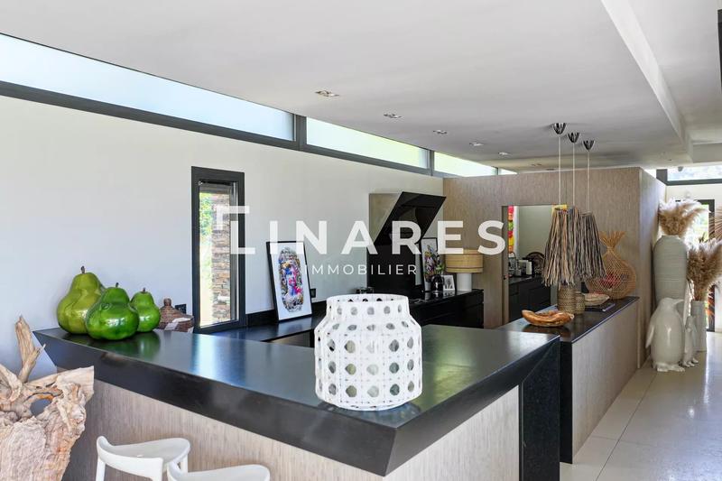 Maison - 350 m² - 4 pièces