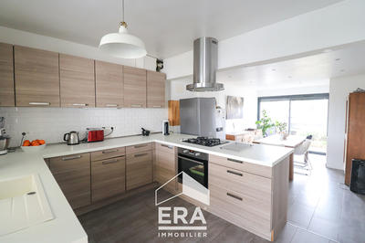 Maison - 140 m² - 8 pièces