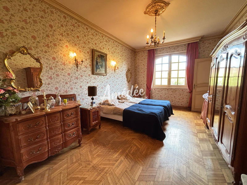 Maison traditionnelle - 228 m² - 5 pièces