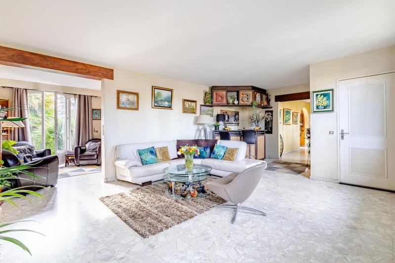 Maison - 230 m² - 9 pièces