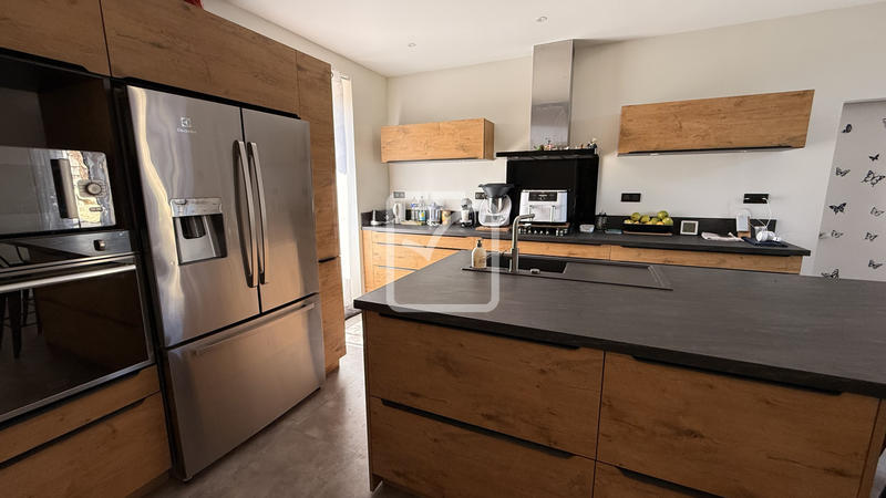 Maison - 199 m² - 10 pièces