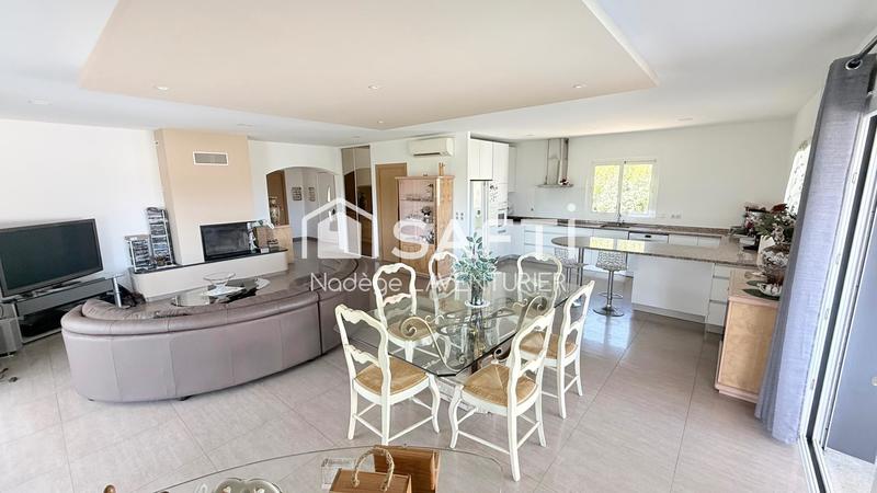 Maison - 238 m² - 9 pièces