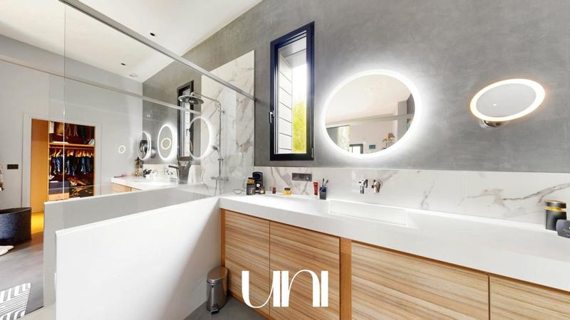 Maison - 316 m² - 8 pièces