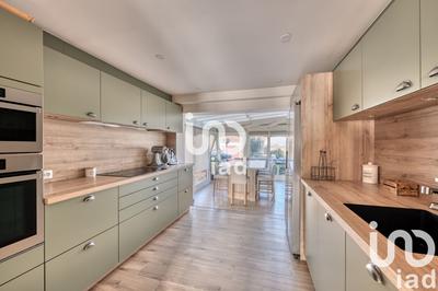 Maison - 237 m² - 8 pièces