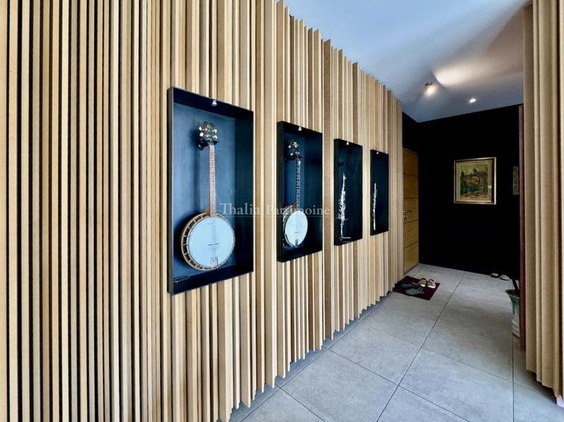 Maison - 220 m² - 7 pièces