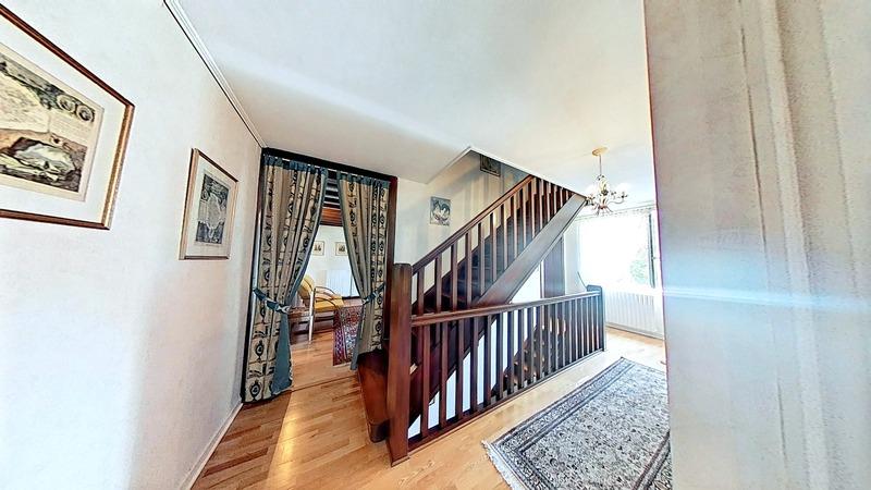 Maison - 240 m² - 10 pièces