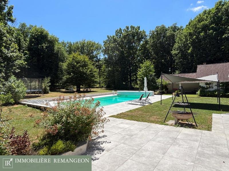 Propriété - 349 m² - 7 pièces