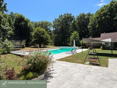 Propriété - 349 m² - 7 pièces